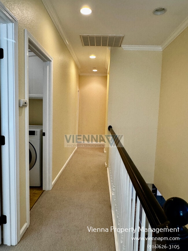 Building Photo - 829 Courtyards Loop