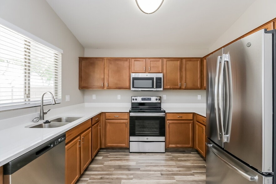Building Photo - 34895 N Open Range Dr