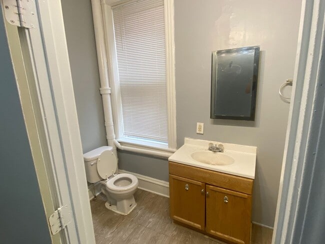 Building Photo - Spacious 2BR/1BA SFH in Benton Park West