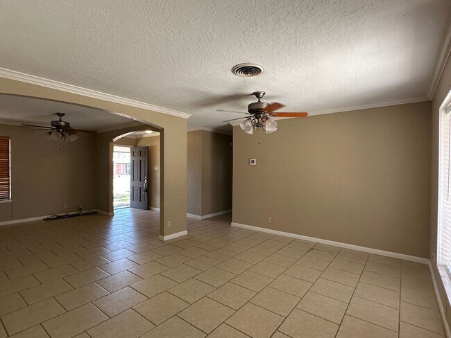 Building Photo - Ready for move in