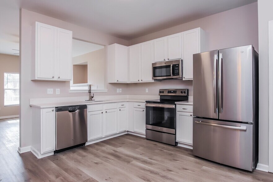 Building Photo - 806 Laurens Way