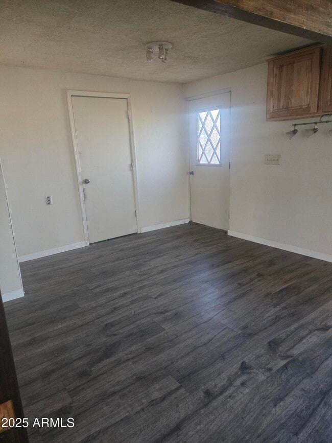 Building Photo - 2000 E Santa Maria Dr