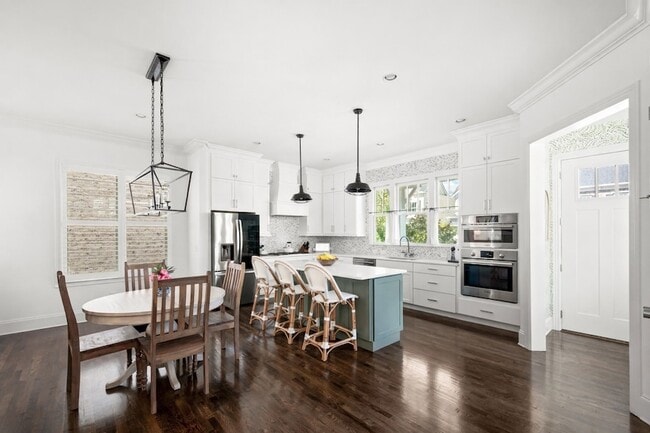 Building Photo - 1043 Calico St