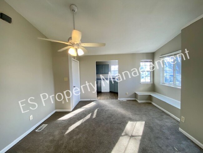 Building Photo - Stunning 4 Bedroom 2 Bathroom Tri-Level Ho...