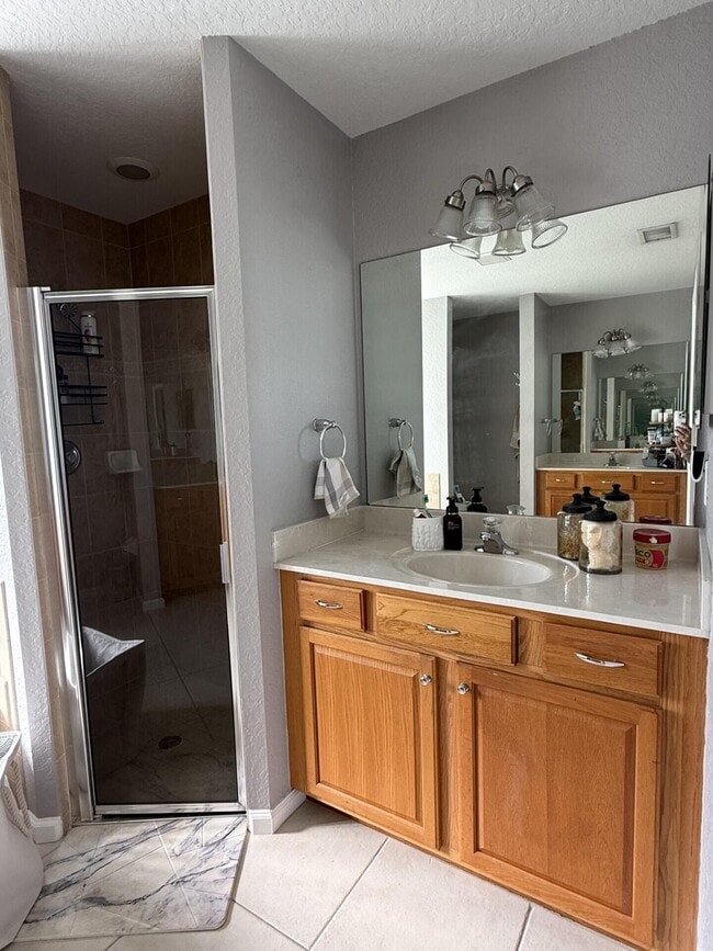 Building Photo - 1211 SW Dalton Ave