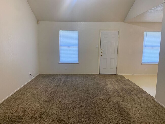Building Photo - 3 Bdrm 1.5 Bath 1 Car Garage