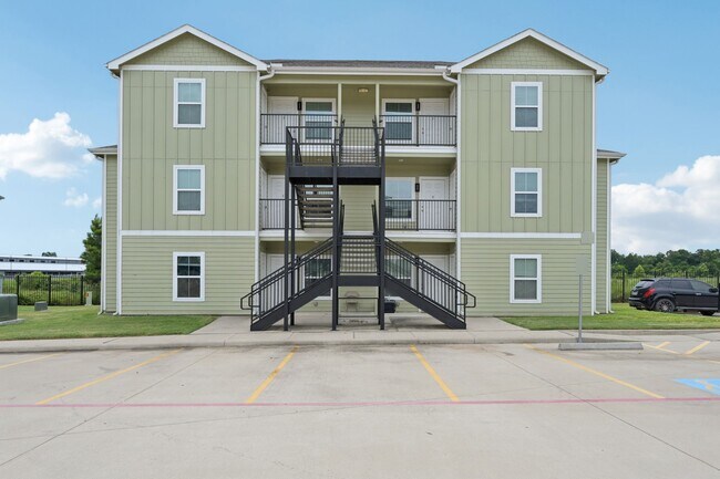 Building Photo - 274 Plez Morgan