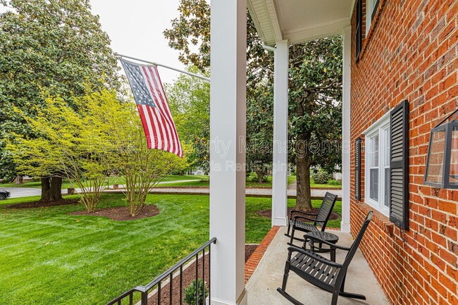 Building Photo - 9133 Robin Ridge Dr