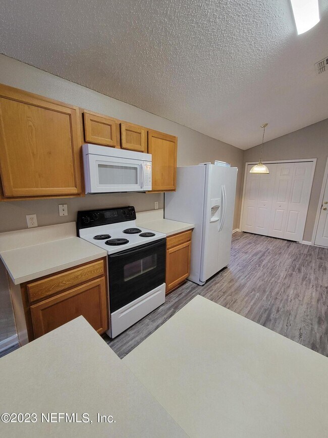 Building Photo - 24 Zoeller Ct
