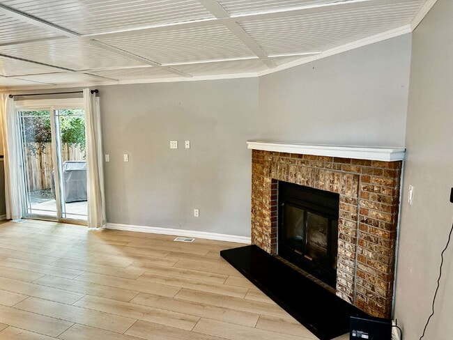 Building Photo - "Charming 3-Bed Home with Finished Basemen...