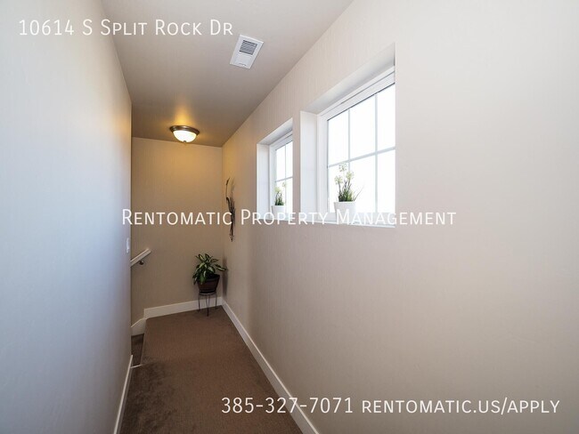 Building Photo - 10614 S Split Rock Dr