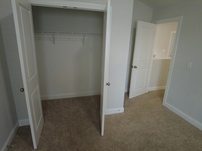 Building Photo - 111 Hanover Ct