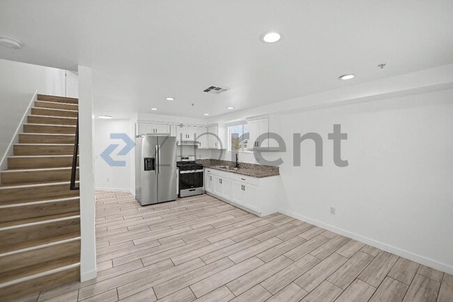 Building Photo - 828 3/4-824 W 80th St