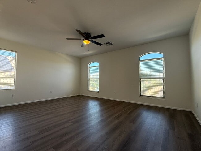 Building Photo - Johnson Ranch: 4 bedrooms, 2.5 bathrooms, ...