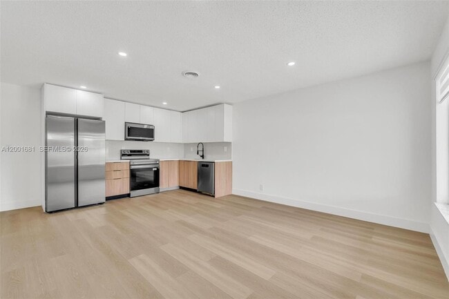 Building Photo - 1611 NE 50th Ct