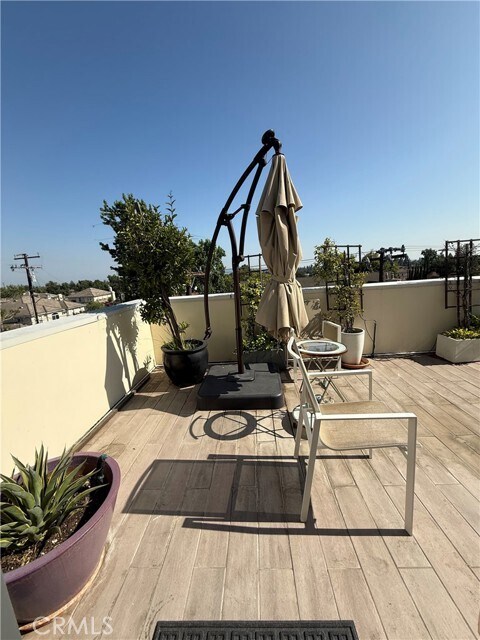 Building Photo - 56 E Duarte Rd