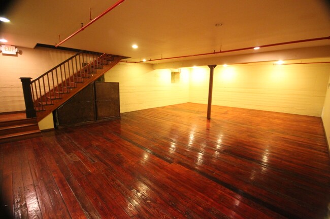 Building Photo - 319 S Flores St