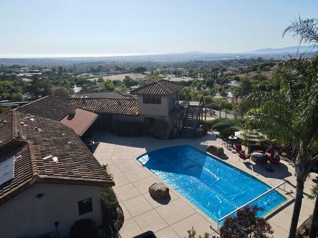 Building Photo - Resort Style Living on Warmlands Avenue