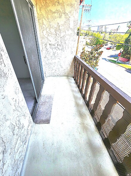 Building Photo - 10550 Eastborne Ave