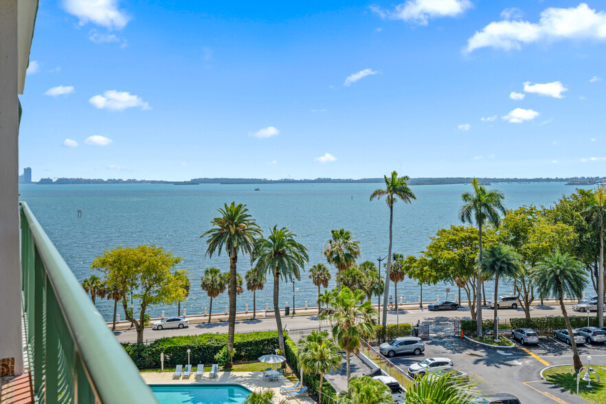 Building Photo - 1408 Brickell Bay Dr
