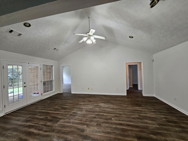 Building Photo - 379 Forest Park Dr