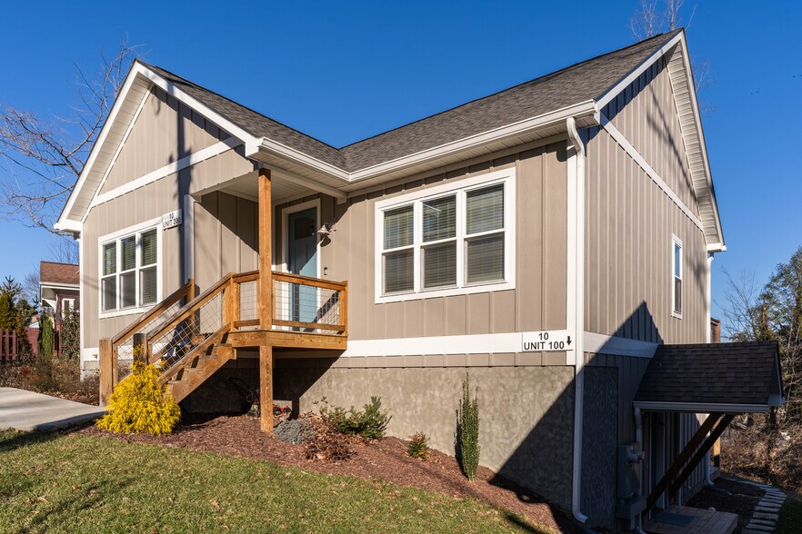 Front - 10-200 Laurel Loop