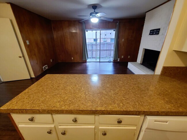 Building Photo - 2 Bed, 2 Bath Duplex near White Rock Lake!