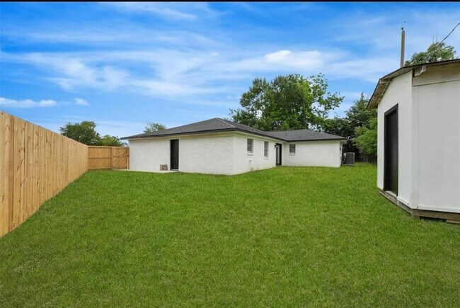 Building Photo - 405 Kelly Ln
