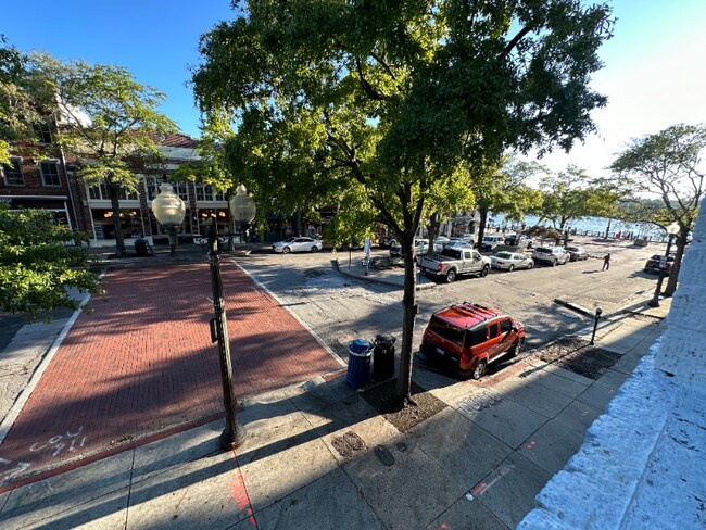 Building Photo - 19 Market St