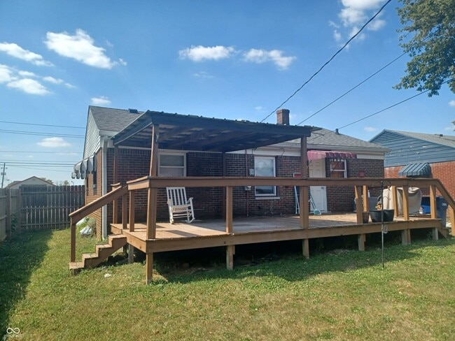 Building Photo - 33 S Post Rd