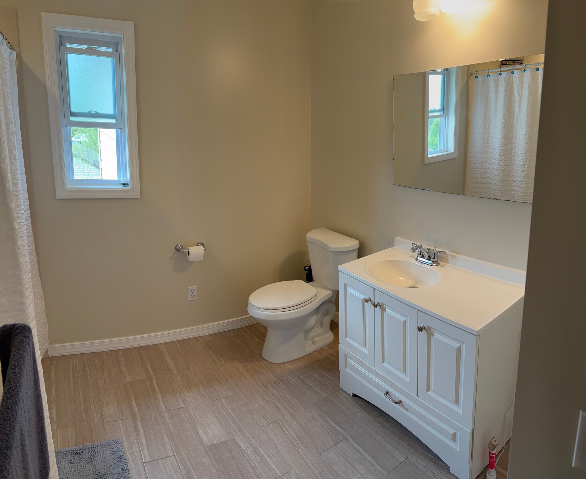 Building Photo - 124 S 15th Ave