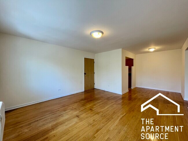 Building Photo - 6002 N Kenmore Ave