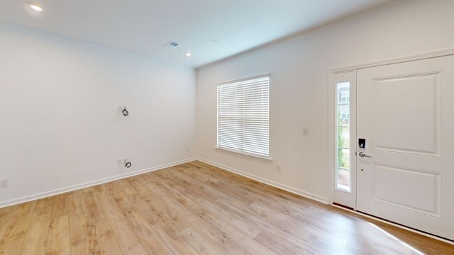 Building Photo - Immaculate New Townhome in Pringle Towns