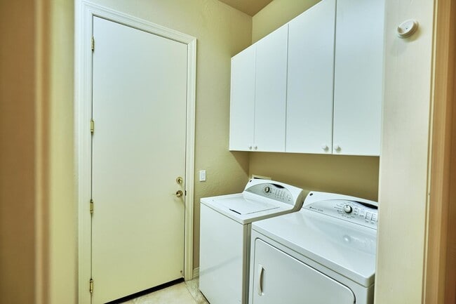 Building Photo - 7298 E Brisa Dr