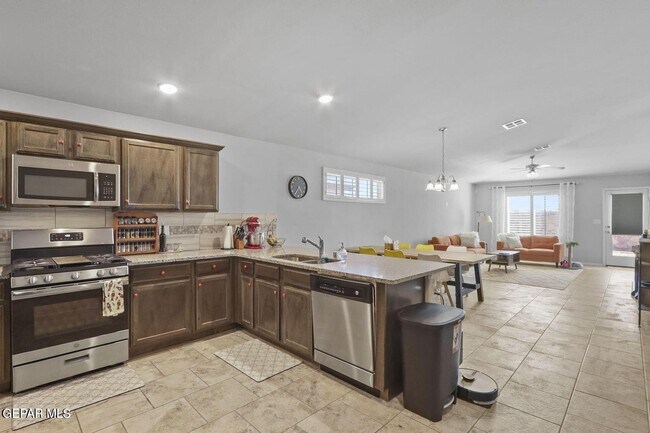 Building Photo - 3917 Desert Dunes Dr