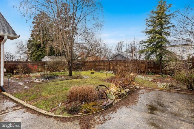 Building Photo - 55 E Evesham Rd