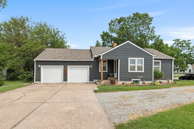 Building Photo - 1502 N Andover Rd