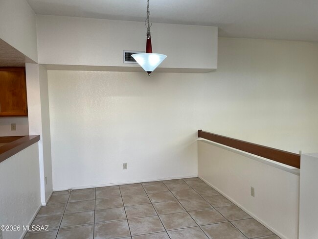 Building Photo - 716 N Hayden Dr