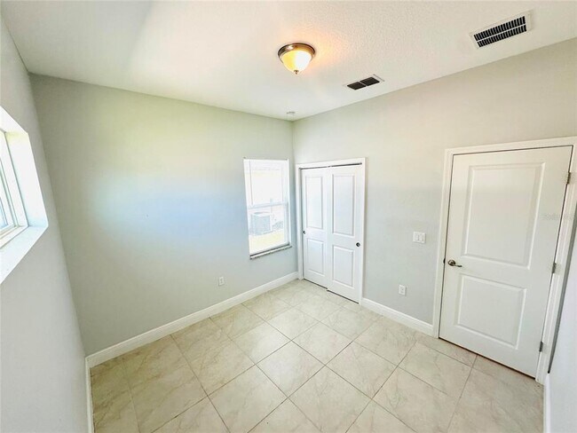 Building Photo - 702 Bluebill Pl