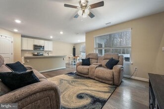Building Photo - 504 Currant Cir