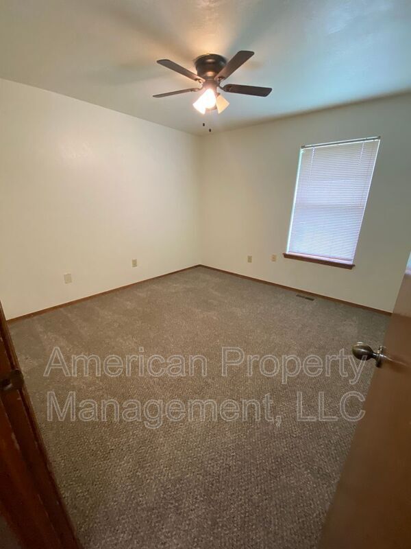 Building Photo - P2-1Q- 7704 S. Hudson Ave