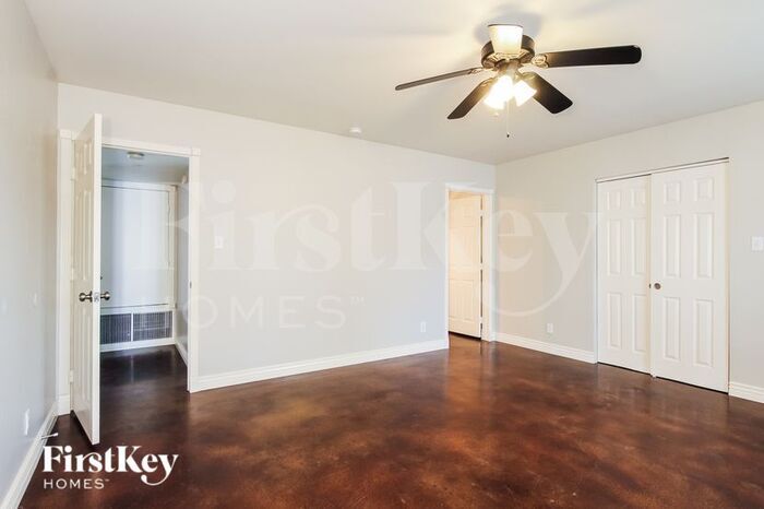 Building Photo - 3402 N 23rd Dr