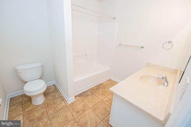 Building Photo - 420 Parkview Ct