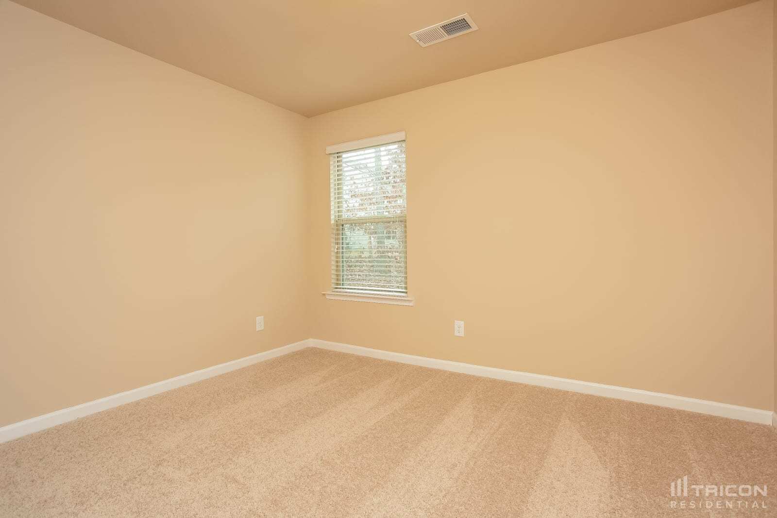 Building Photo - 216 Stillwood Dr