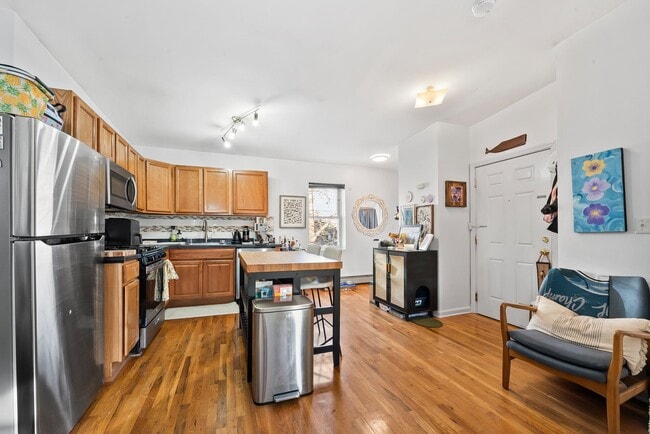 Building Photo - 280 Grand St