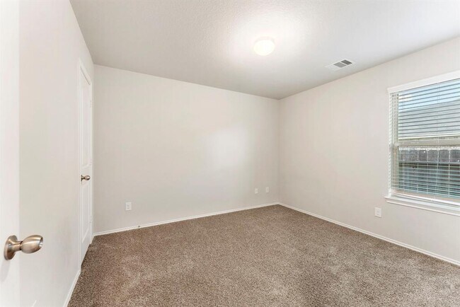 Building Photo - 14077 Lake Cres Dr