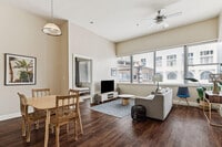 Building Photo - 925 Common St