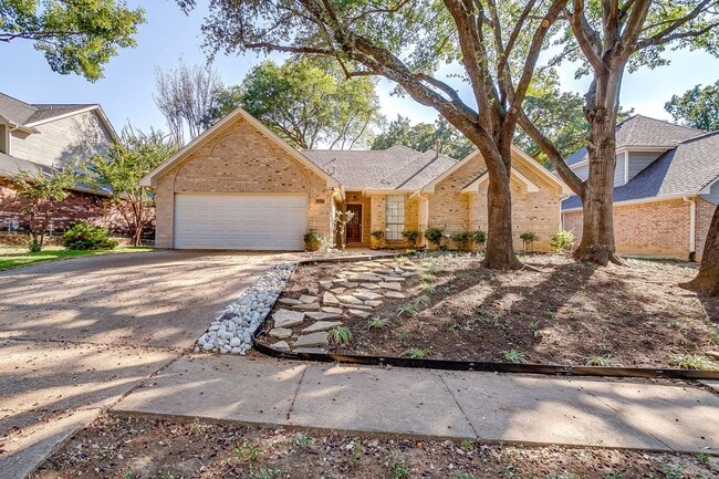 Perfect Location- Grapevine 3 Bed, 2 Bath... - Perfect Location- Grapevine  3 Bed, 2 Bath...