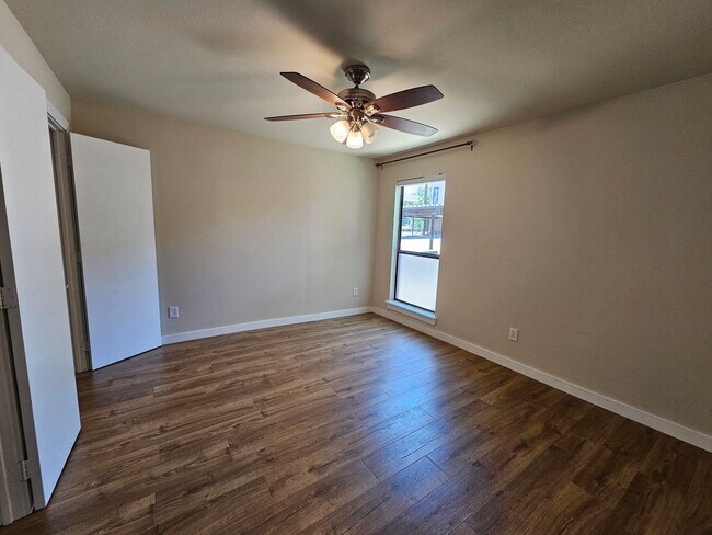 Building Photo - 2-bedroom, 2-bath condo in Gated community...
