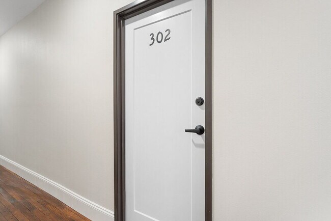 Building Photo - 702 20th St